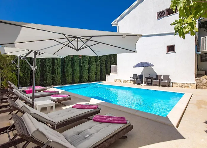 Family House Rose With Pool - Happy Prázdninový dům *