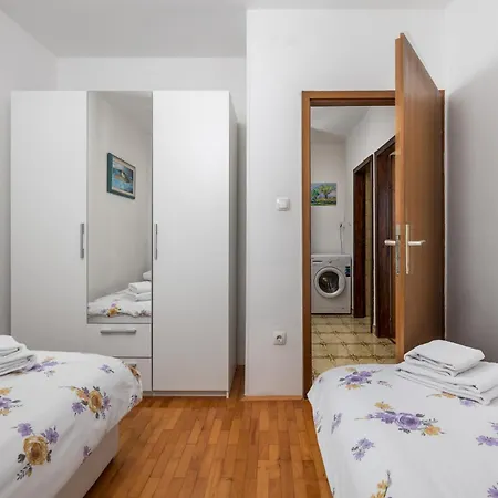 Family House Rose With Pool - Happy *