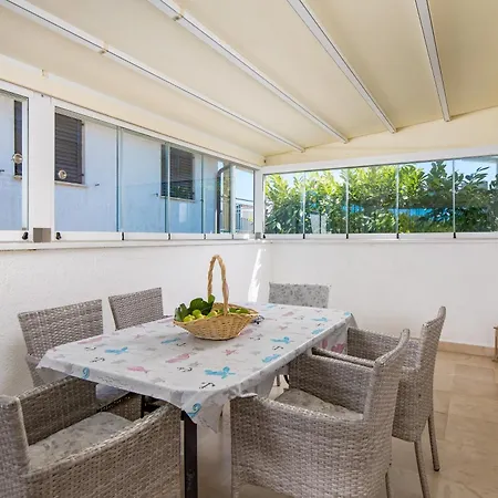 Casa vacanze Family House Rose With Pool - Happy *