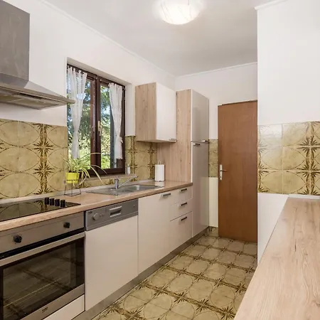 Family House Rose With Pool - Happy * Pinezići