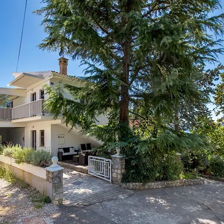 Casa vacanze Family House Rose With Pool - Happy