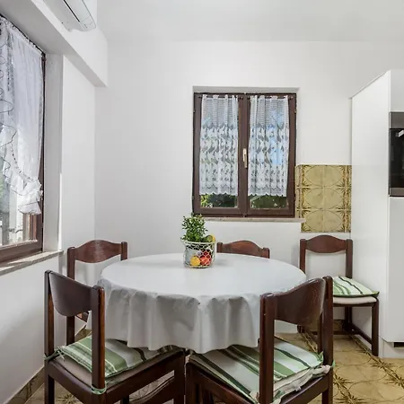 Family House Rose With Pool - Happy *