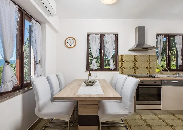 Family House Rose With Pool - Happy 펜션 Pinezići