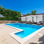 Prázdninový dům Family House Rose With Pool - Happy